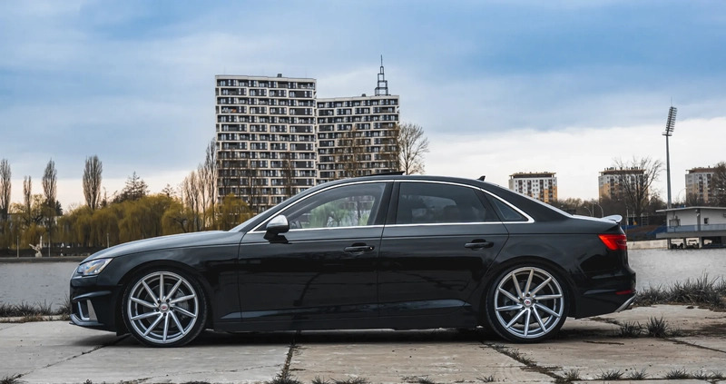 Audi A4 cena 105000 przebieg: 230000, rok produkcji 2017 z Rzeszów małe 379